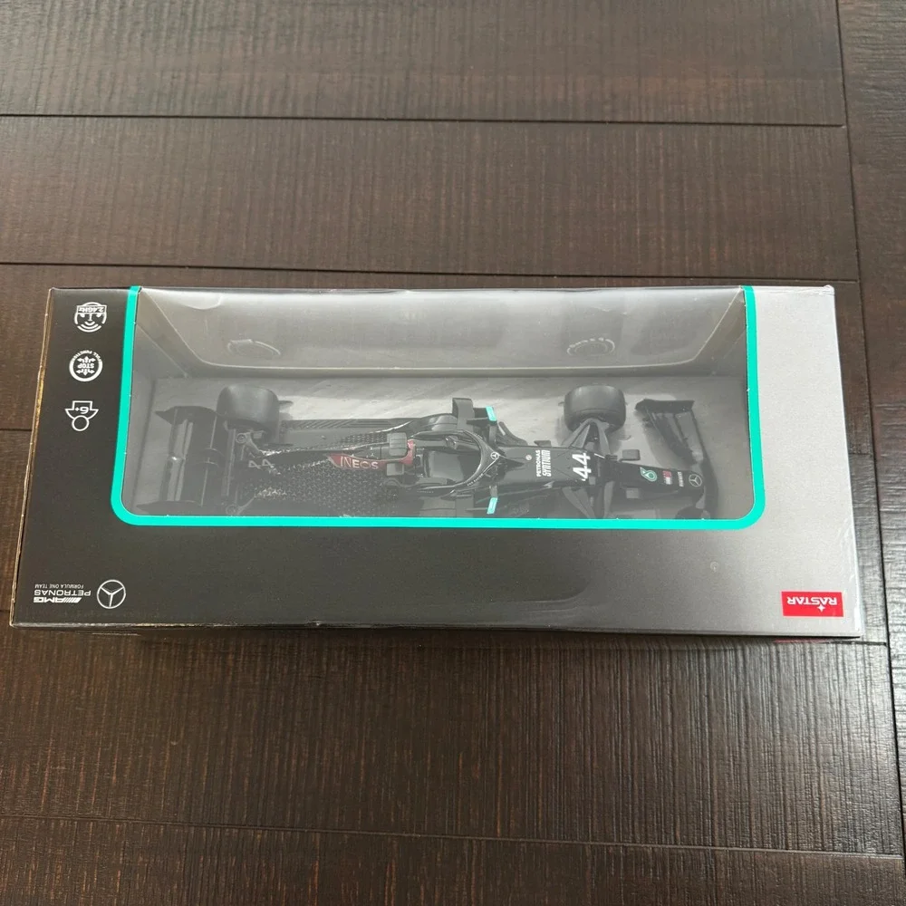 Rastar Mercedes-AMG F1 W11 EQ Performance RC Car 1:18 Scale Lewis Hamilton 98500
